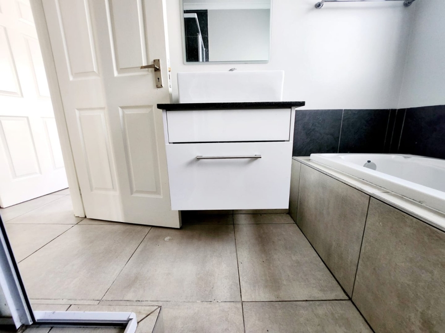 To Let 3 Bedroom Property for Rent in Lovemore Park Eastern Cape